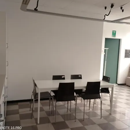 Per 6 Lavoratori 아파트 *
